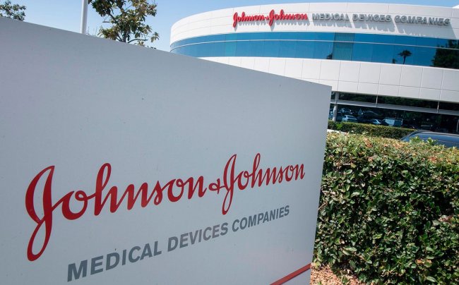 Johnson & Johnson sospende la sperimentazione del vaccino