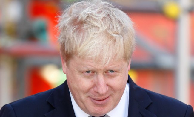 Johnson lancia prima un piano per l’ambiente, poi aumenta le spese militari