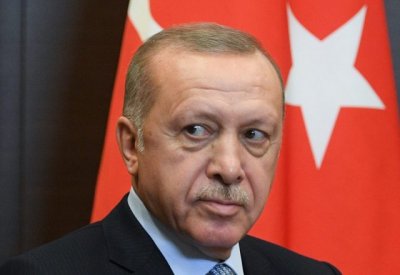 Erdogan: “Macron è un guaio. La Francia se ne liberi”