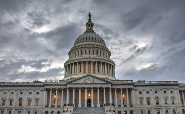 Sostenitori di Trump assaltano il Campidoglio di Washington. Armi in aula