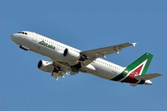 Alitalia: stipendi a rischio