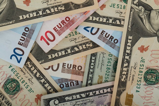 L’Ue si muove per ridurre il “dominio del dollaro”?