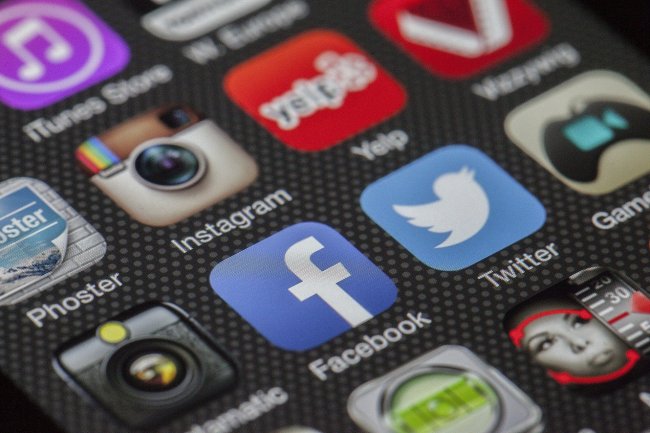 Fb e Instagram cedono alla legge turca sui social network