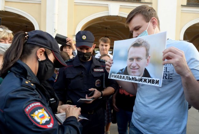 Oltre 5 mila arresti alle proteste pro Navalny. Fermata la moglie