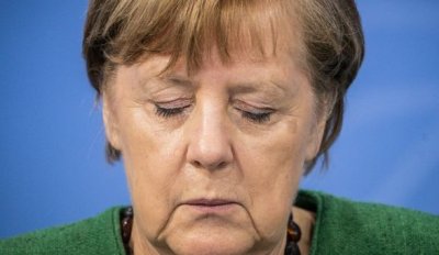 Merkel: “Ho fatto un errore. Va corretto in tempo”