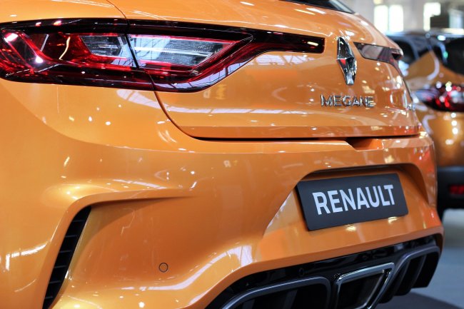 Dopo Volvo, anche Renault limita la velocità massima delle proprie auto