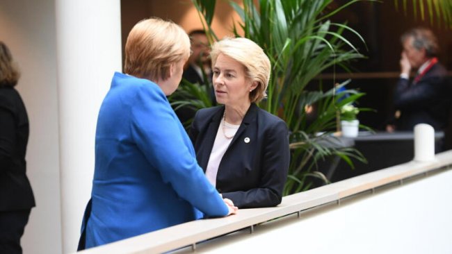 Dopo lo strappo di Merkel, von der Leyen replica duramente a Biden