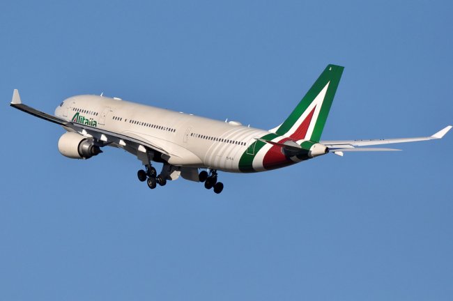 Mini-Alitalia, flotta ridotta e taglio del 50% dei dipendenti