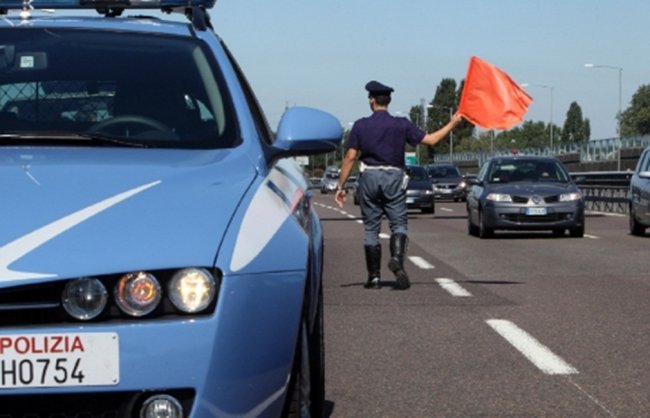 Assalto a portavalori sull’A1. Chiodi e spari