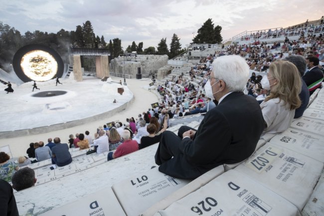 ‘Sostegni bis’, Mattarella avverte: “Stop alla decretazione insostenibile”