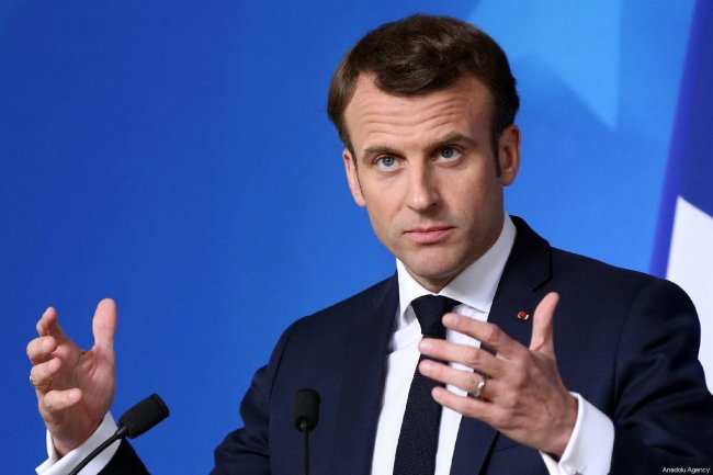 Macron si difende dai no-vax: “La tecnologia mRna è francese”