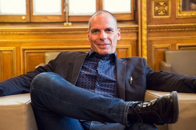 "Disobbedienza": Varoufakis lancia la nuova parola d’ordine