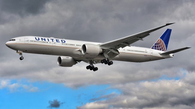 United Airlines licenzia 593 dipendenti ‘no vax’