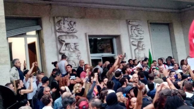 “Attacco squadrista” a Roma contro la sede della Cgil