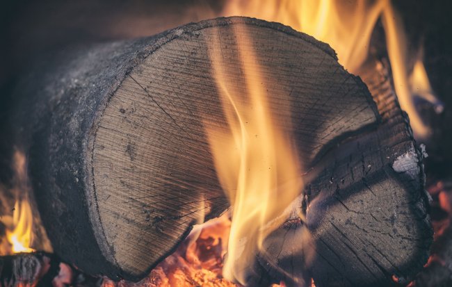 Stufe e caldaie a legna: emettono la metà delle polveri sottili