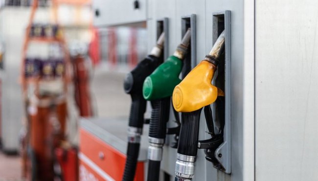 Il governo riduce il prezzo dei carburanti di 0,25 euro fino ad aprile