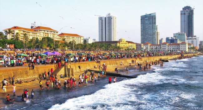 Lo Sri Lanka collassa: default su tutto il debito estero