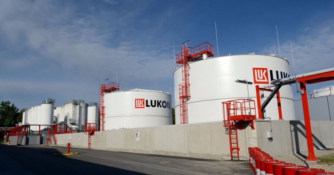 Il petrolio russo elude le sanzioni Usa tramite la raffineria di Priolo